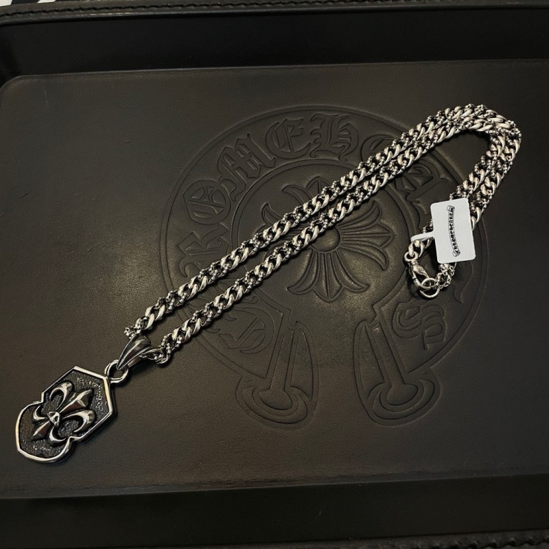 Ch*0me He**ts necklaces